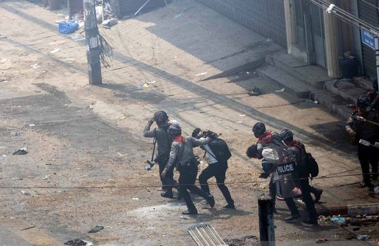 podiumnews.com-Setidaknya 10 Polisi Myanmar Tewas dalam Serangan Tentara Etnik Melawan Junta